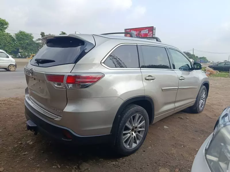 TOYOTA Highlander   - 2016