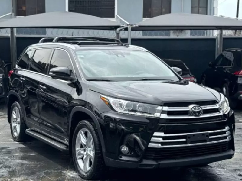 Toyota Highlander   - 2017