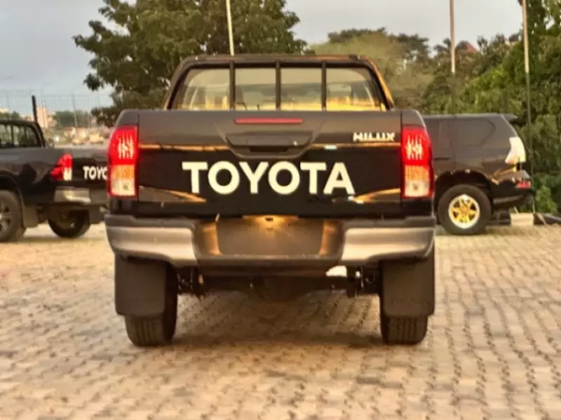 TOYOTA Hilux   - 2025