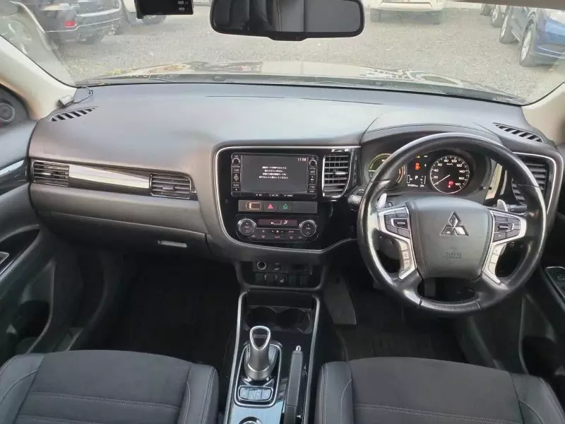 Mitsubishi Plug-in Hybrid Outlander   - 2016