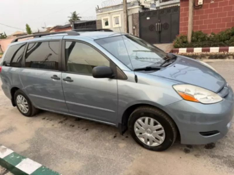 TOYOTA Sienna   - 2007