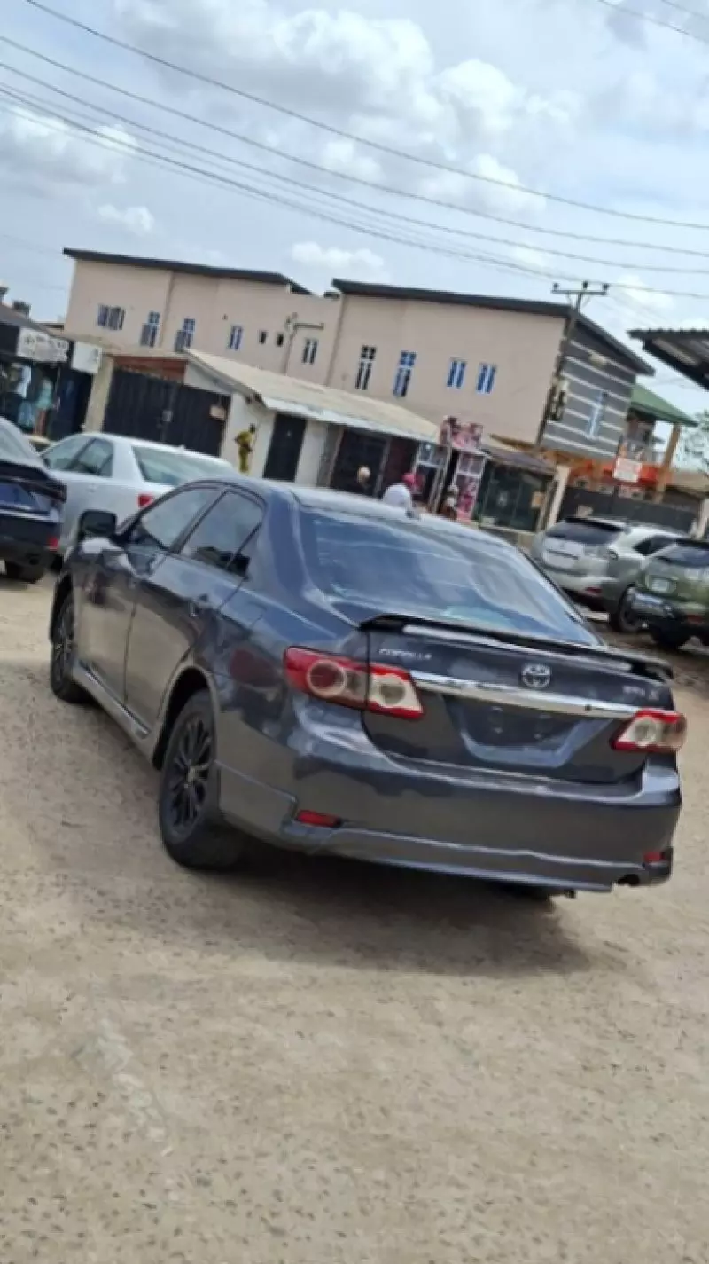 Toyota Corolla   - 2010