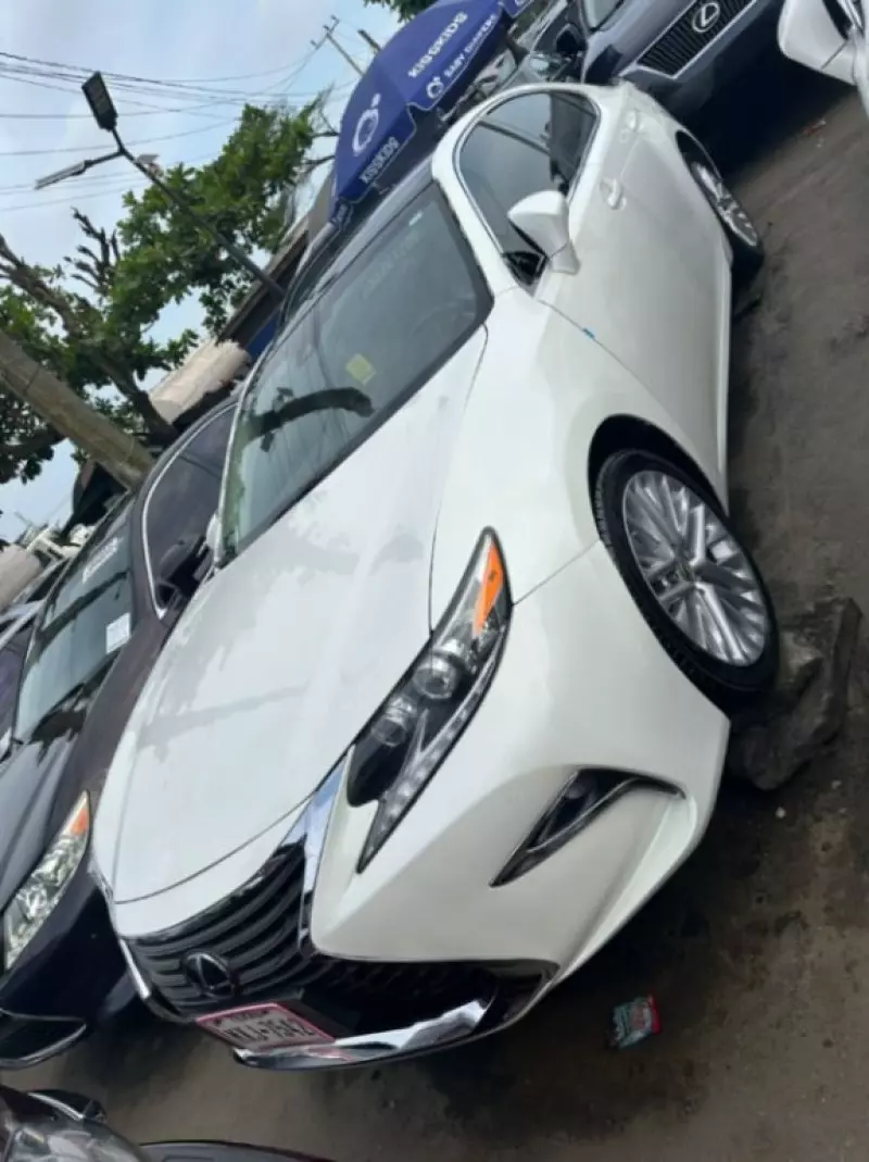 Lexus ES 350   - 2016