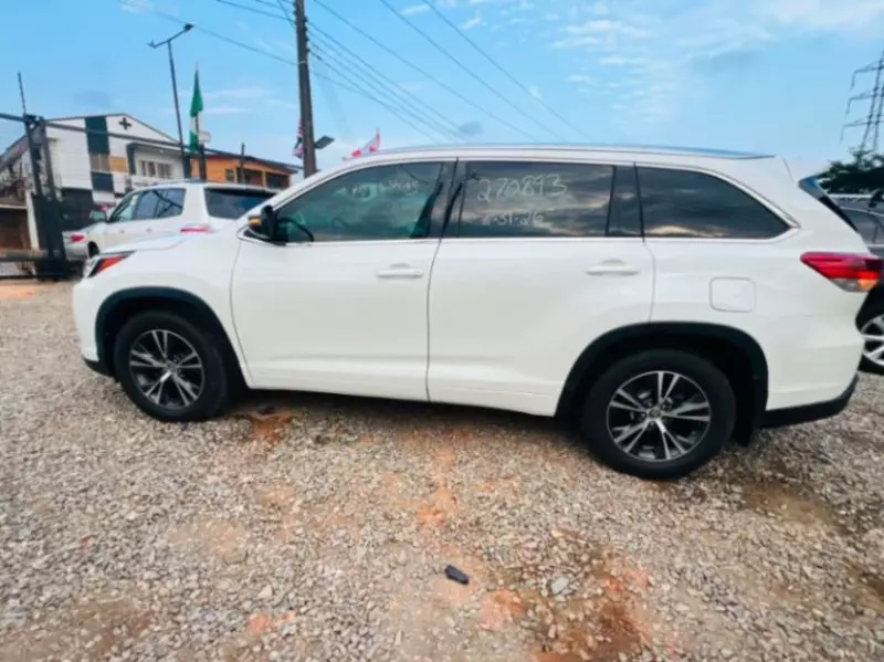 TOYOTA Highlander   - 2016