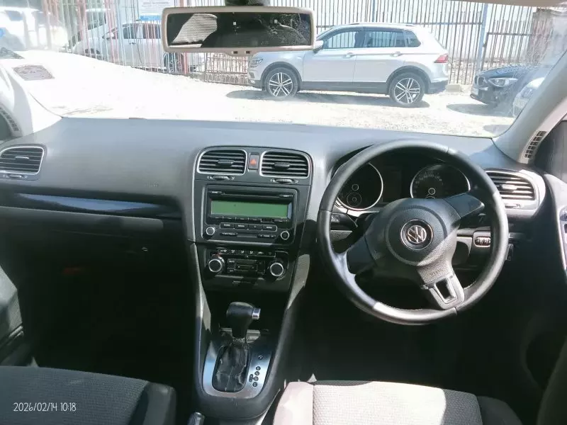Volkswagen Golf   - 2011