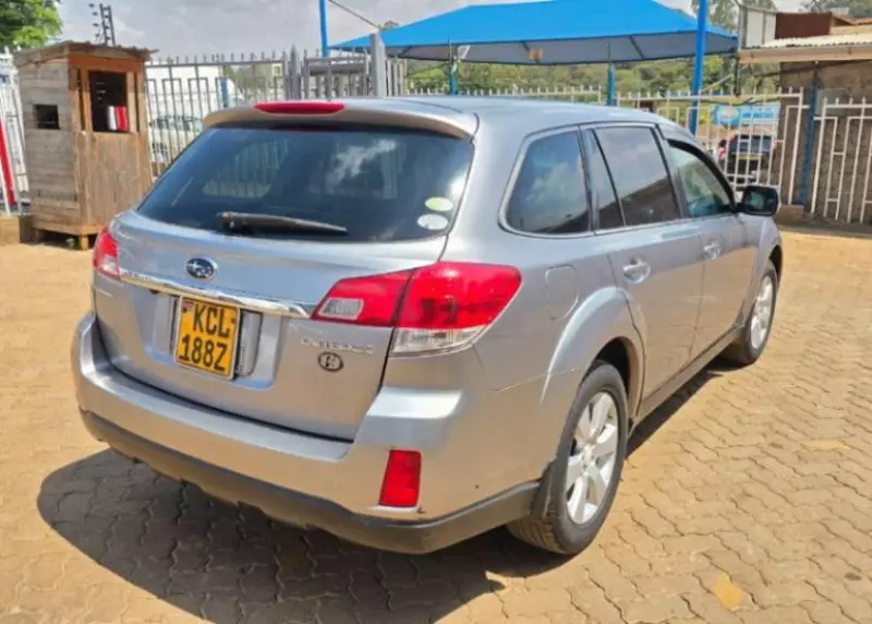 Subaru Outback   - 2010
