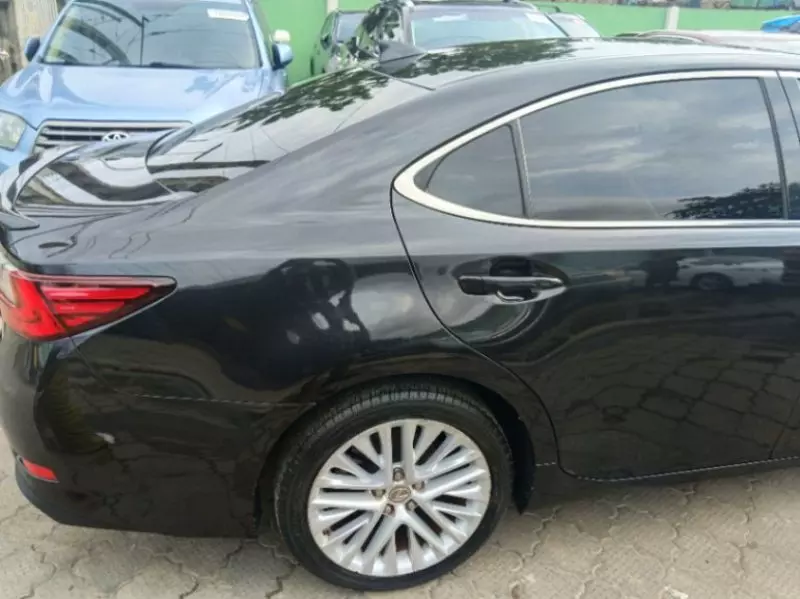 Lexus ES   - 2016