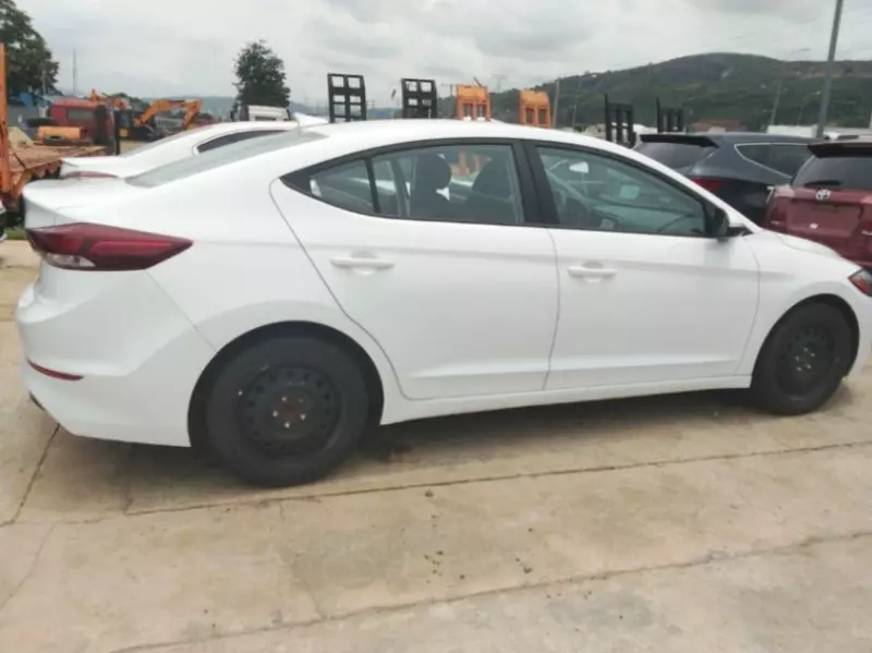 Hyundai Elantra   - 2018