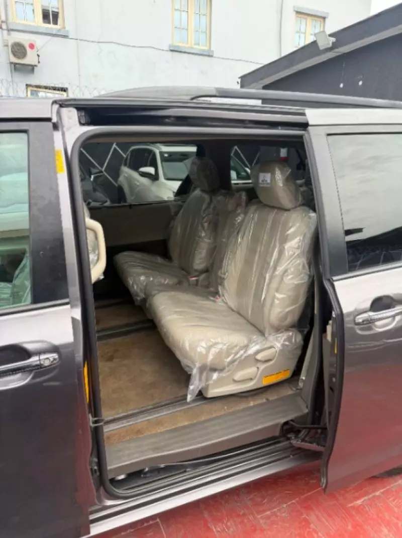 TOYOTA Sienna   - 2017