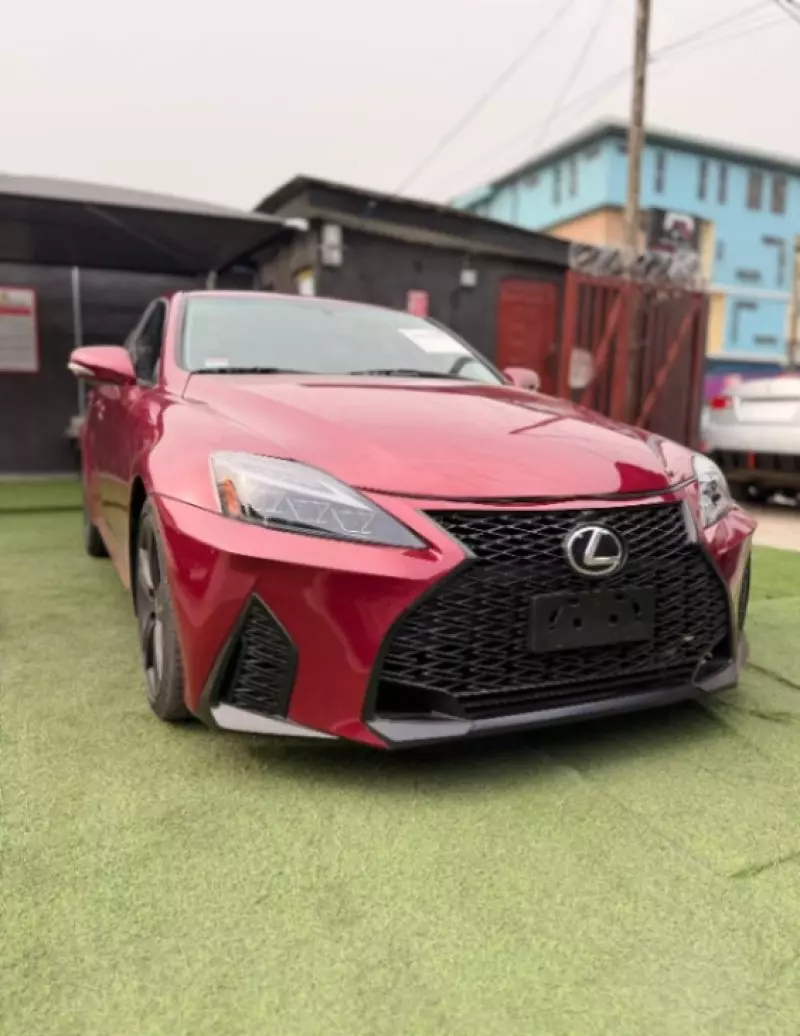 Lexus IS   - 2011