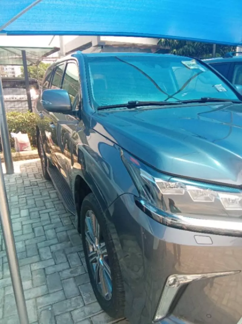 Lexus LX 570   - 2017