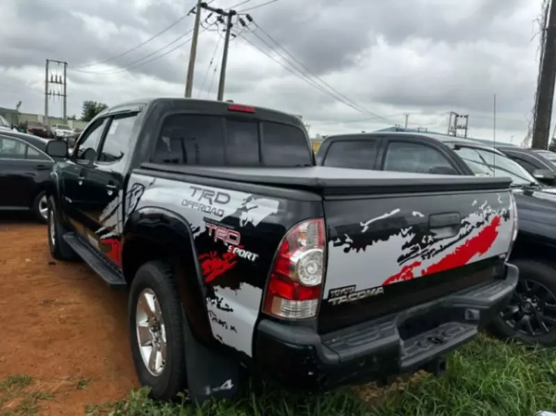 TOYOTA Tacoma - 2011