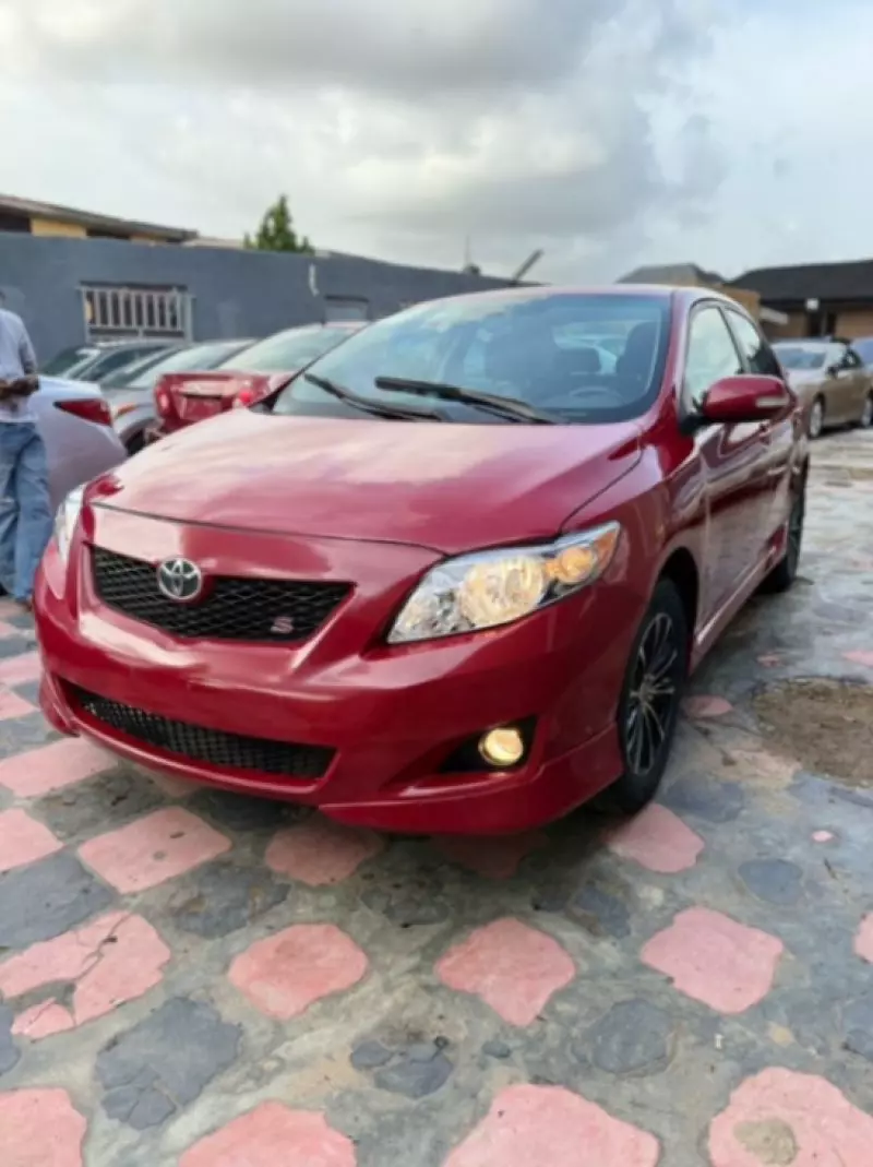 Toyota Corolla   - 2010