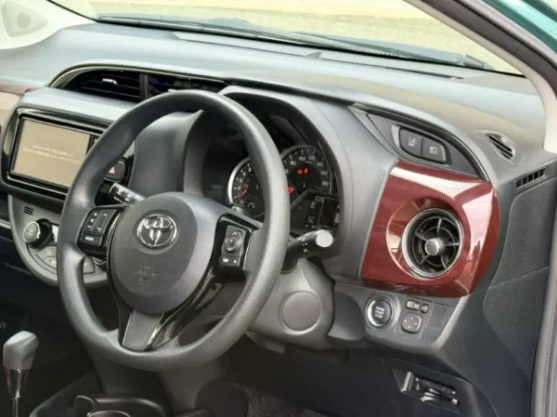 Toyota Vitz   - 2018