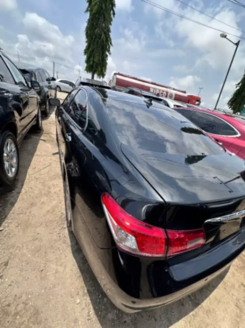 Lexus ES 350   - 2011
