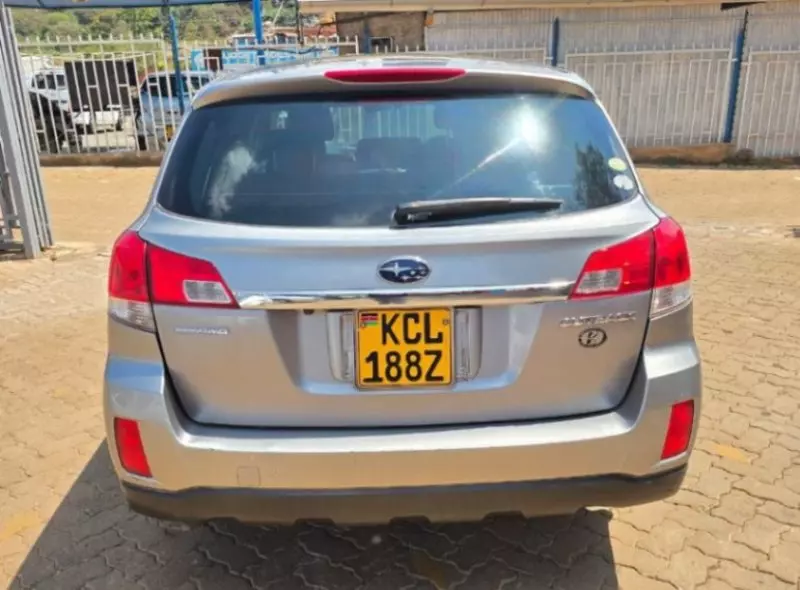 Subaru Outback   - 2010