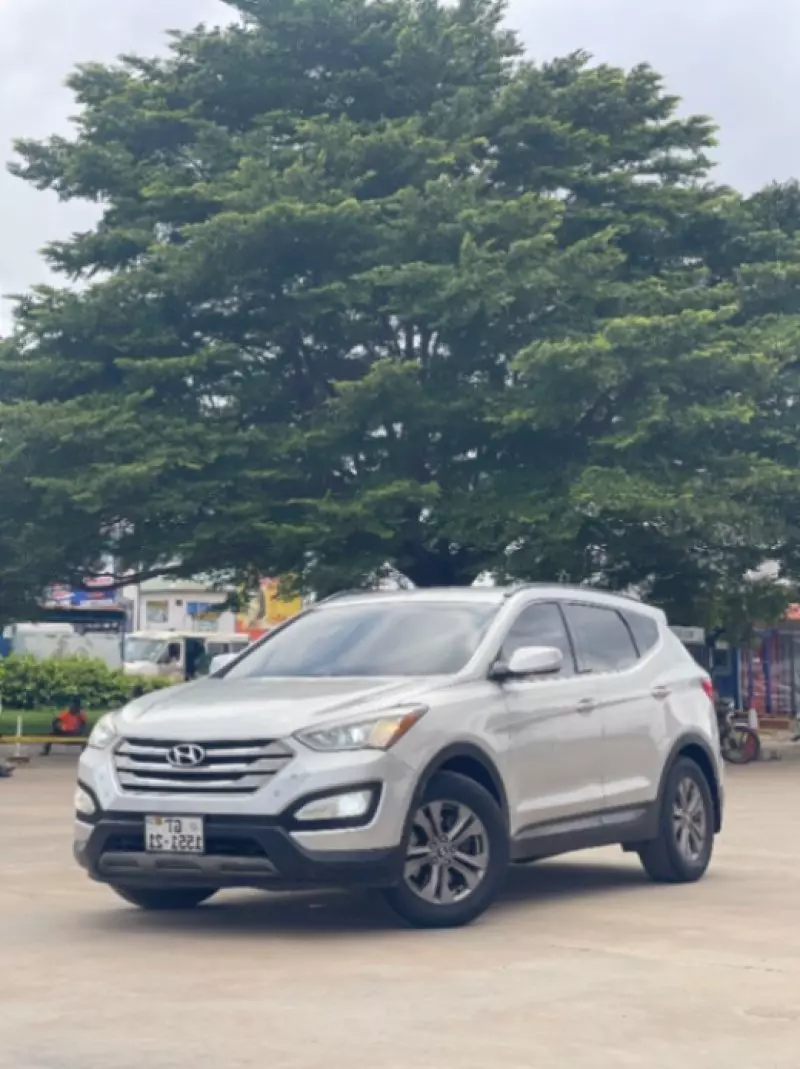 Hyundai Santa Fe   - 2015