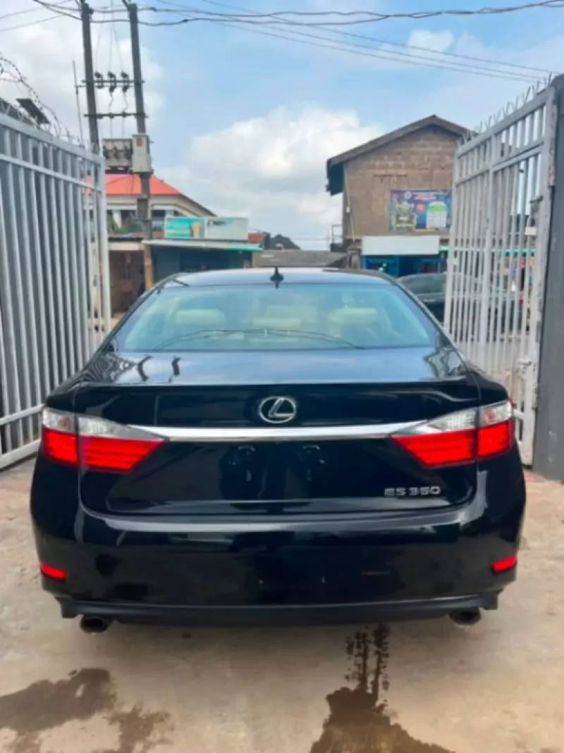Lexus ES   - 2013