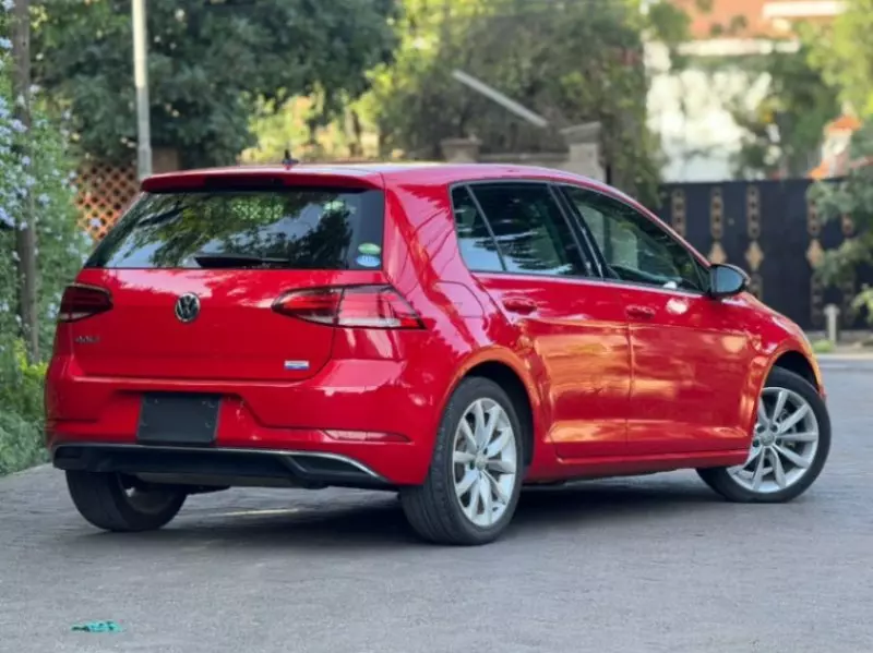 Volkswagen Golf   - 2018