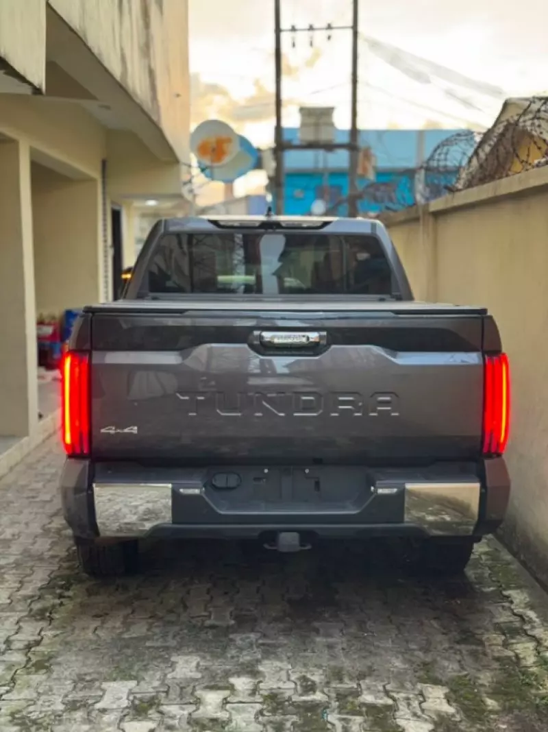 TOYOTA Tundra   - 2024