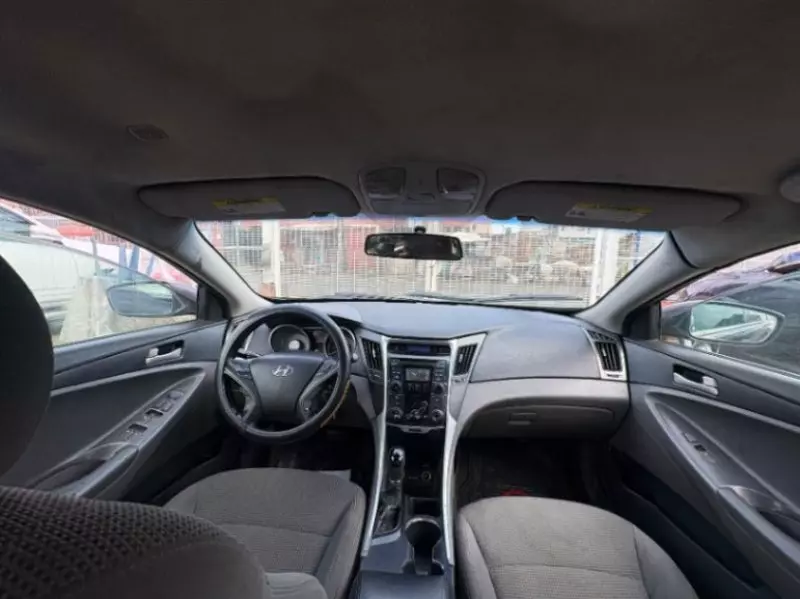 Hyundai Sonata   - 2011