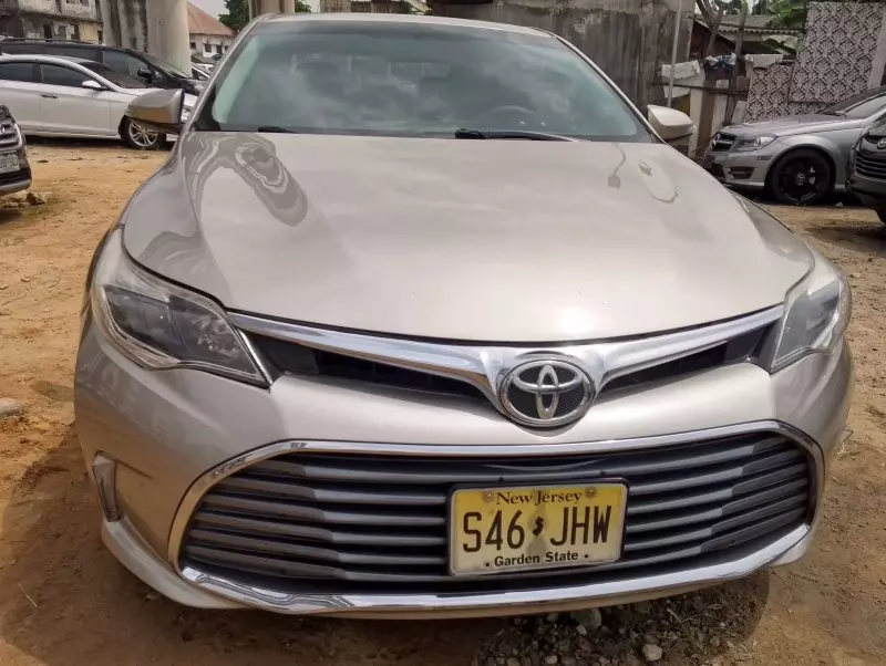 Toyota Avalon   - 2013