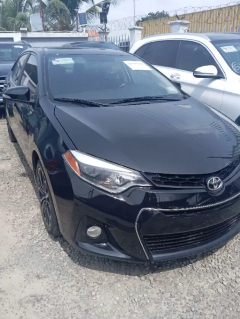 Toyota Corolla   - 2015