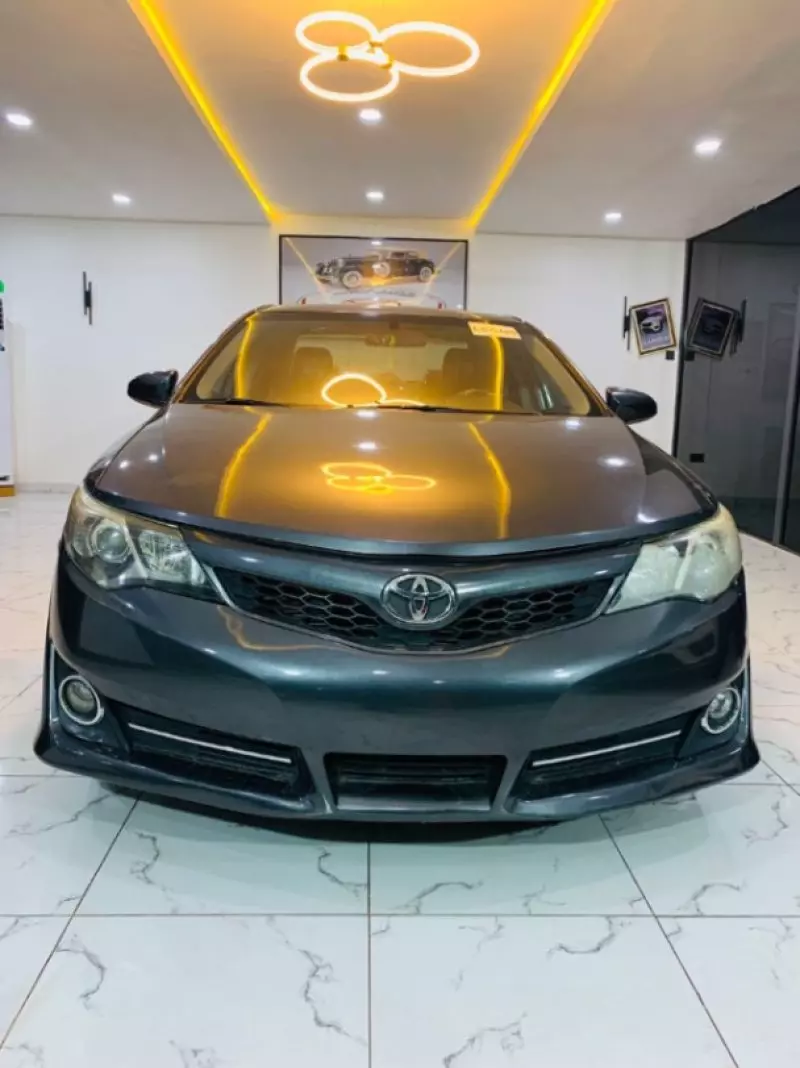 Toyota Camry   - 2013