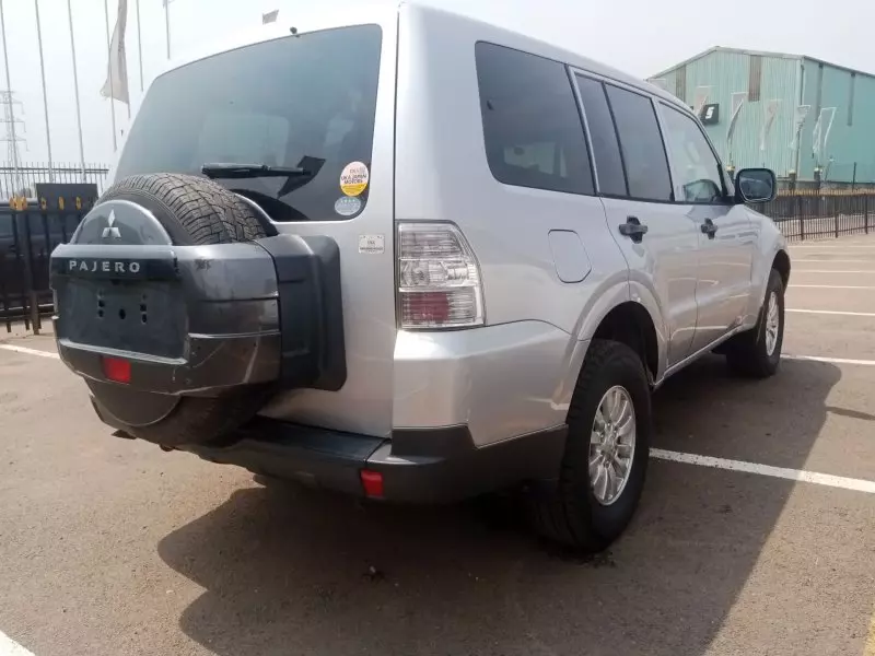 Mitsubishi Pajero   - 2012