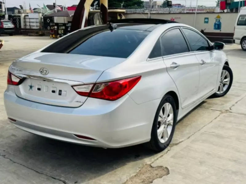Hyundai Sonata   - 2013