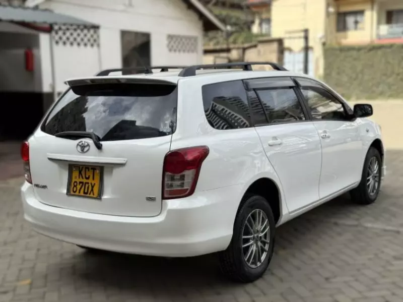 TOYOTA Fielder    - 2012