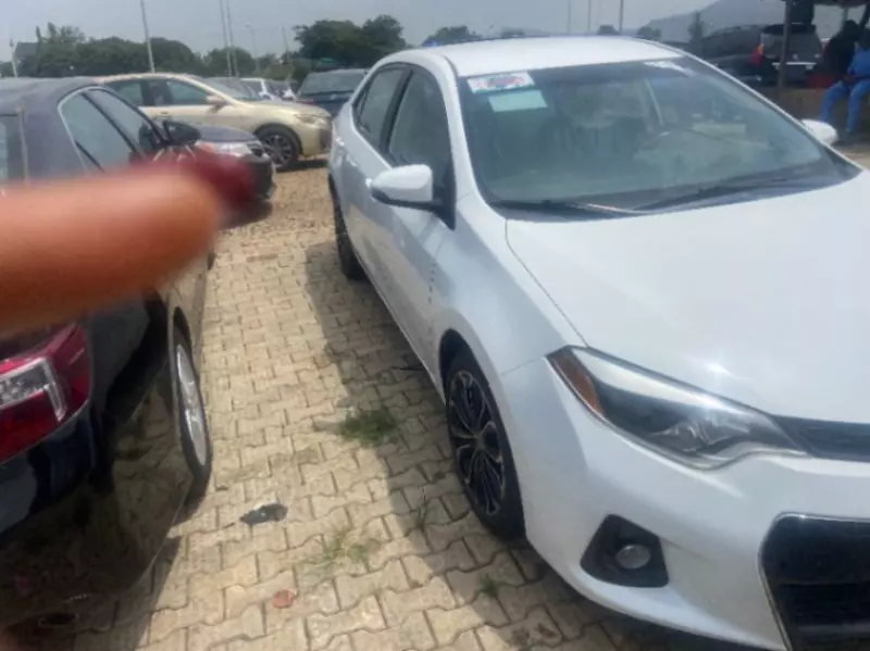 TOYOTA Corolla - 2015