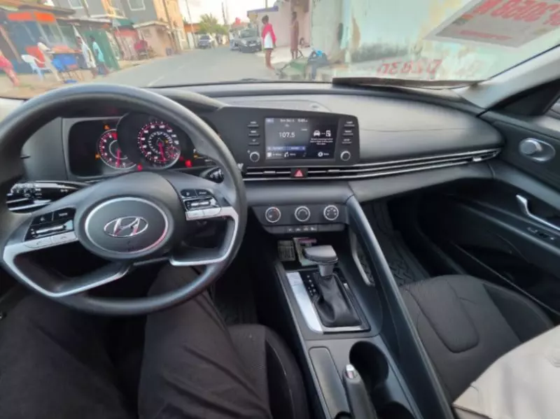 Hyundai Elantra   - 2023