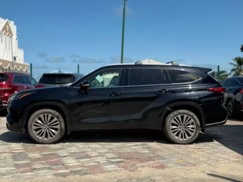 TOYOTA Tundra   - 2023