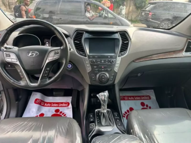 Hyundai Santa Fe   - 2016