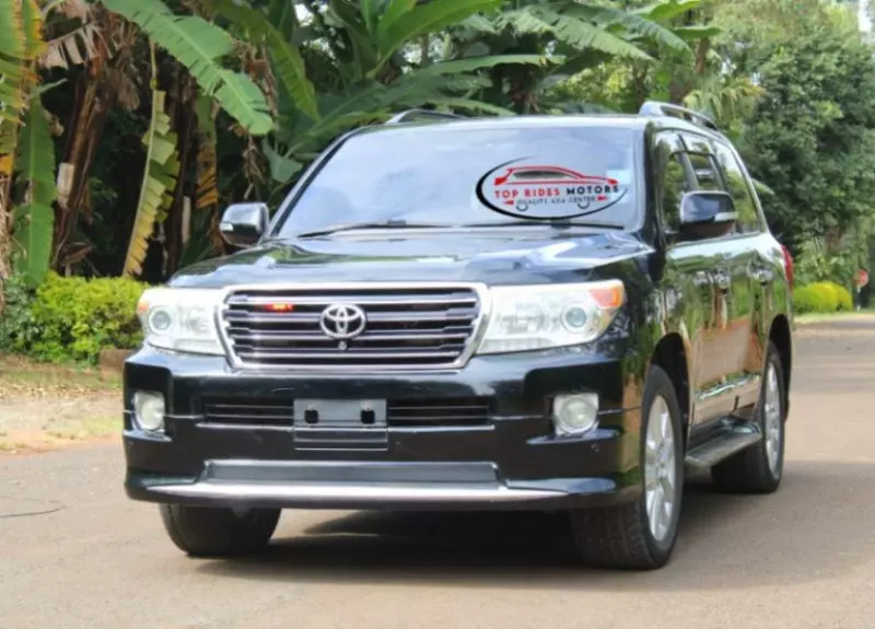 Toyota Land Cruiser V8   - 2014