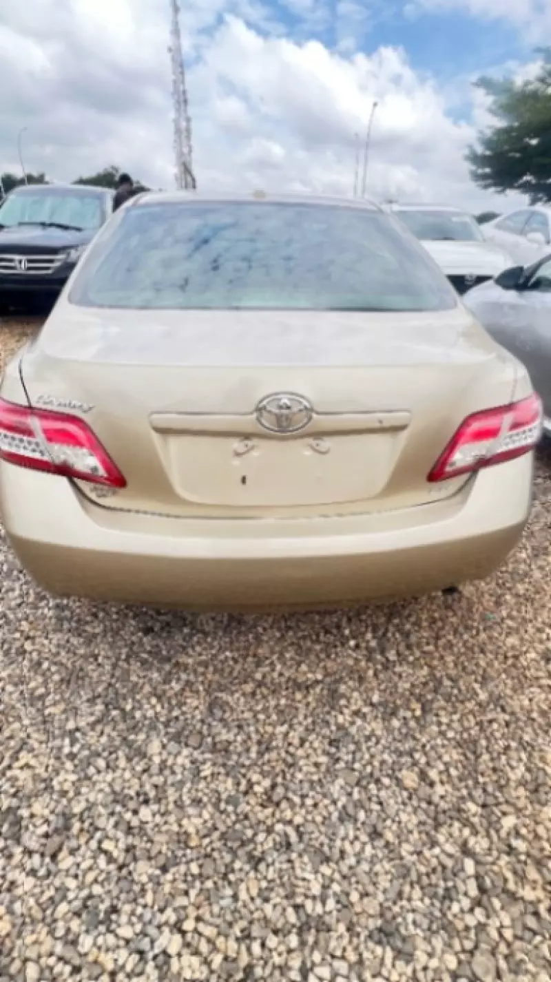 TOYOTA Camry   - 2011
