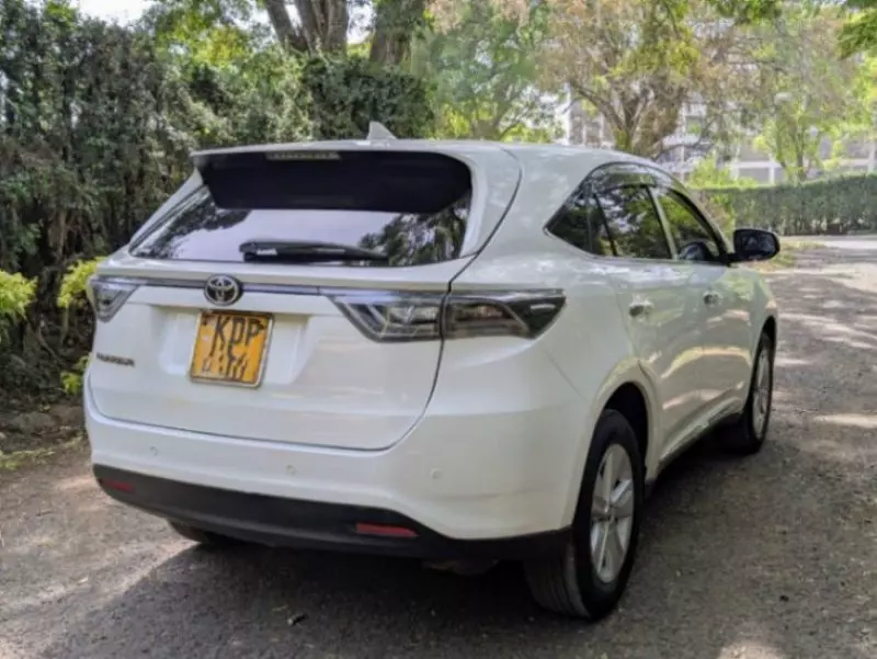 Toyota Harrier   - 2016