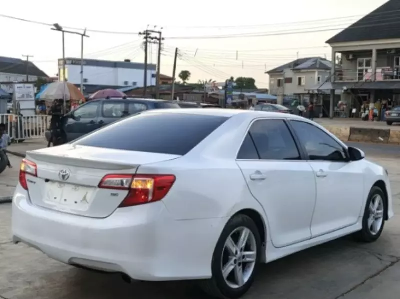 Toyota Camry   - 2012