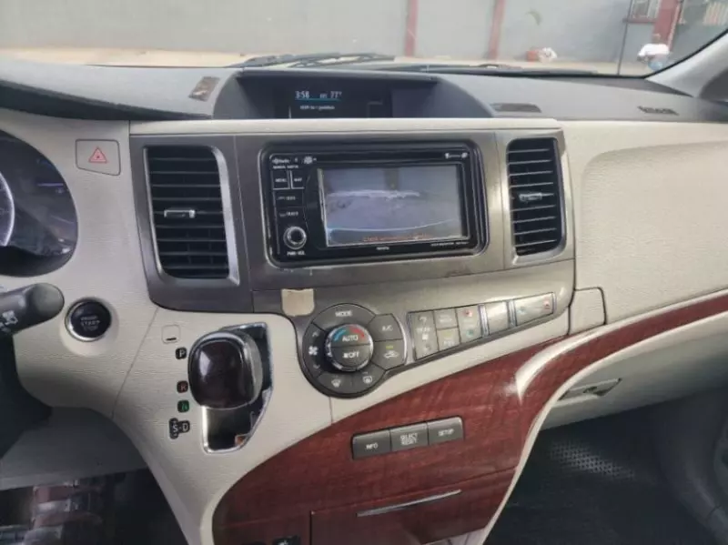 Toyota Sienna   - 2014