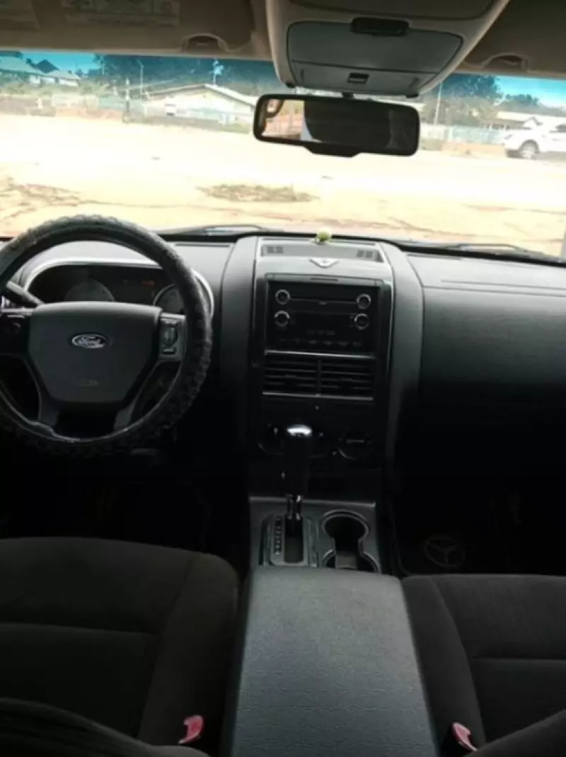 Ford explorer trac   - 2010