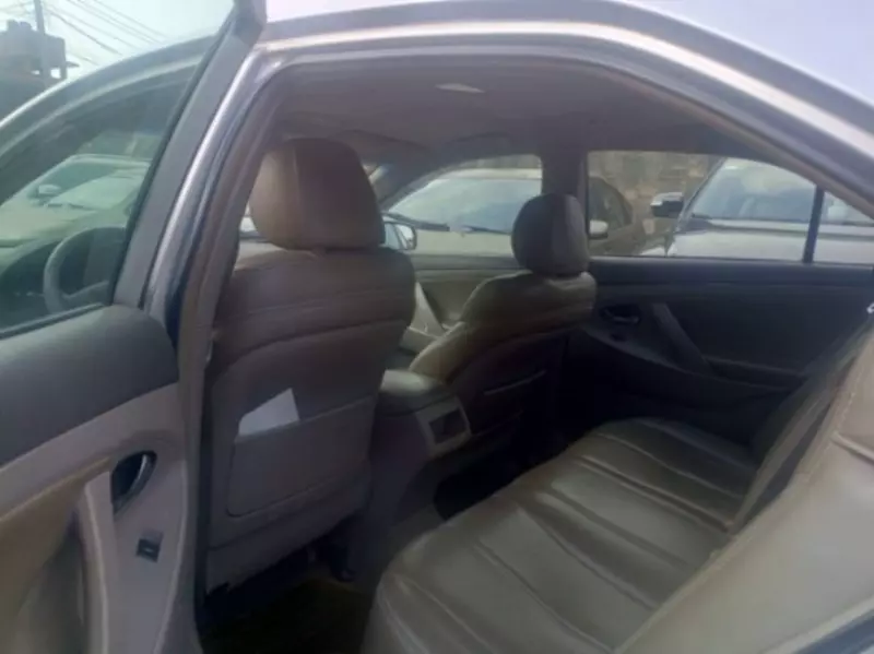 Toyota Camry   - 2011
