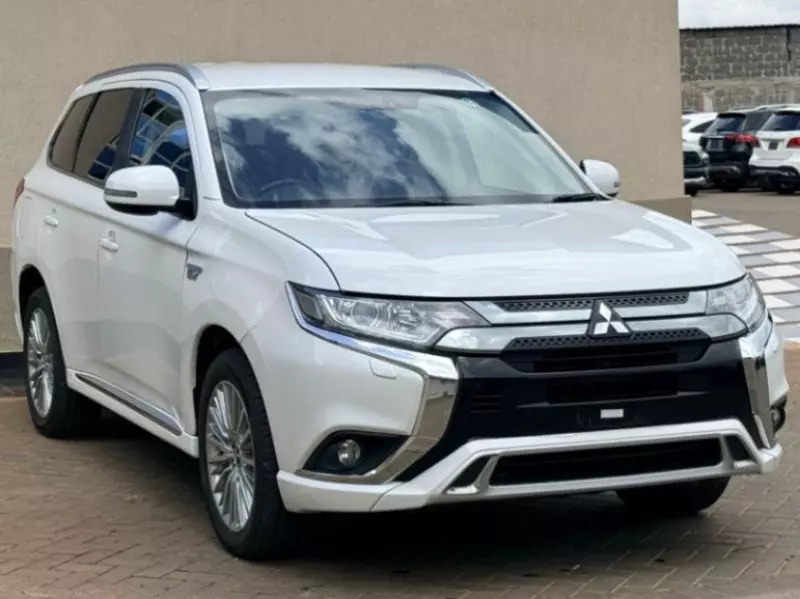 Mitsubishi Outlander hybrid    - 2018