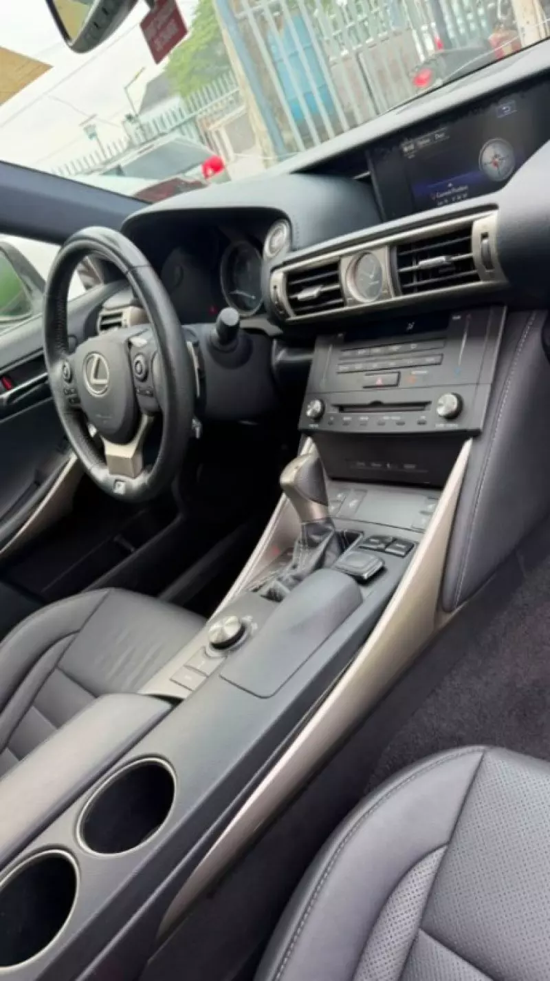 Lexus IS   - 2015