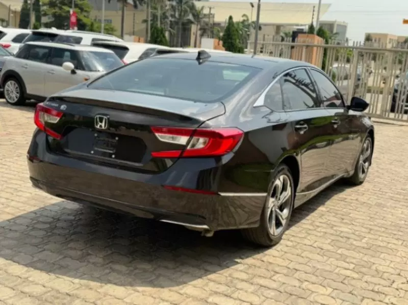 Honda Accord   - 2019