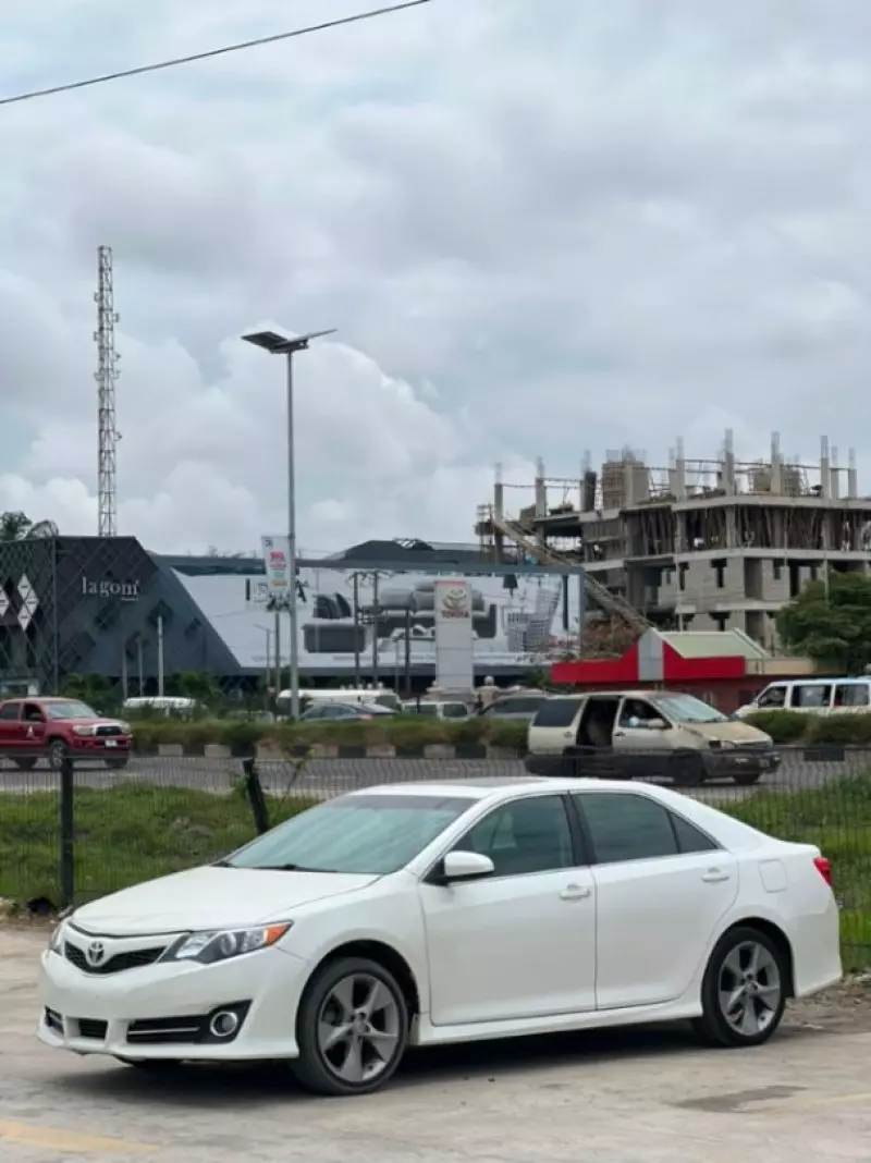 TOYOTA Camry   - 2012