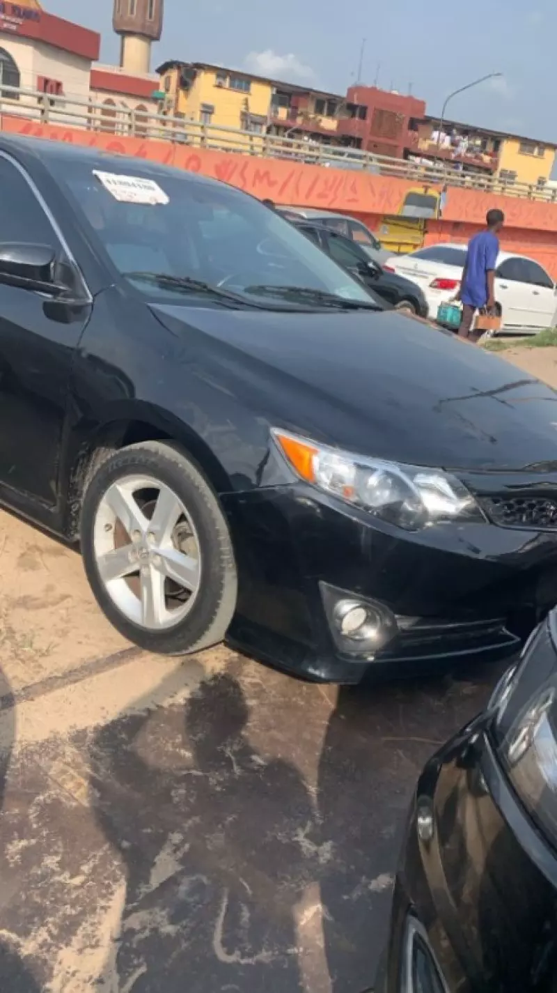 Toyota Camry   - 2014