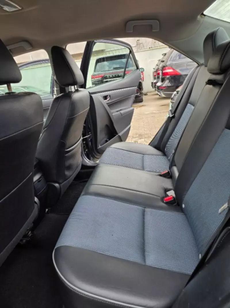 TOYOTA Corolla   - 2015
