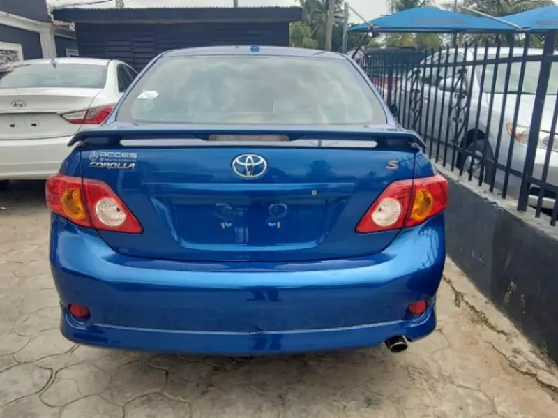 Toyota Corolla   - 2010