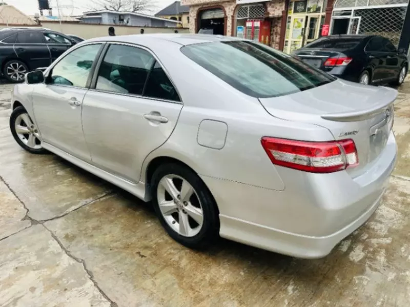 Toyota Camry   - 2011